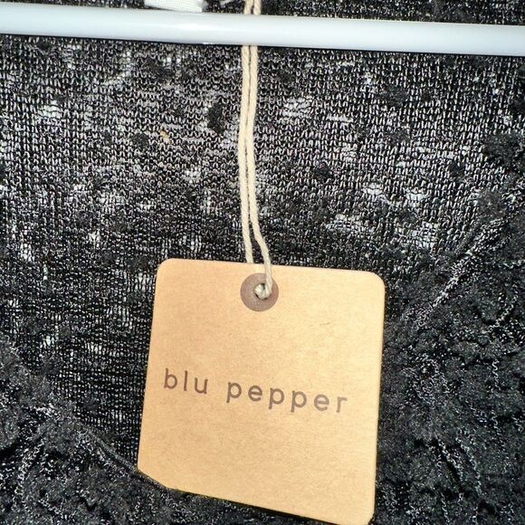 BOUTIQUE WOMENS SWEATER NEW - Picture 4 of 5